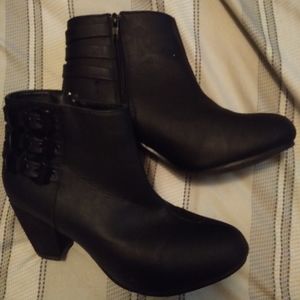 2 pairs of ankle boots